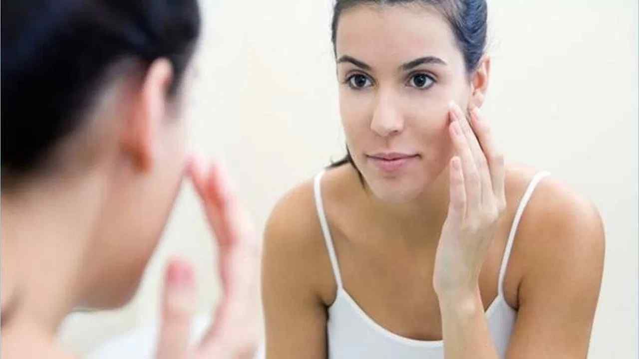 Removing makeup by natural method Here is a simple tips in Kannada
