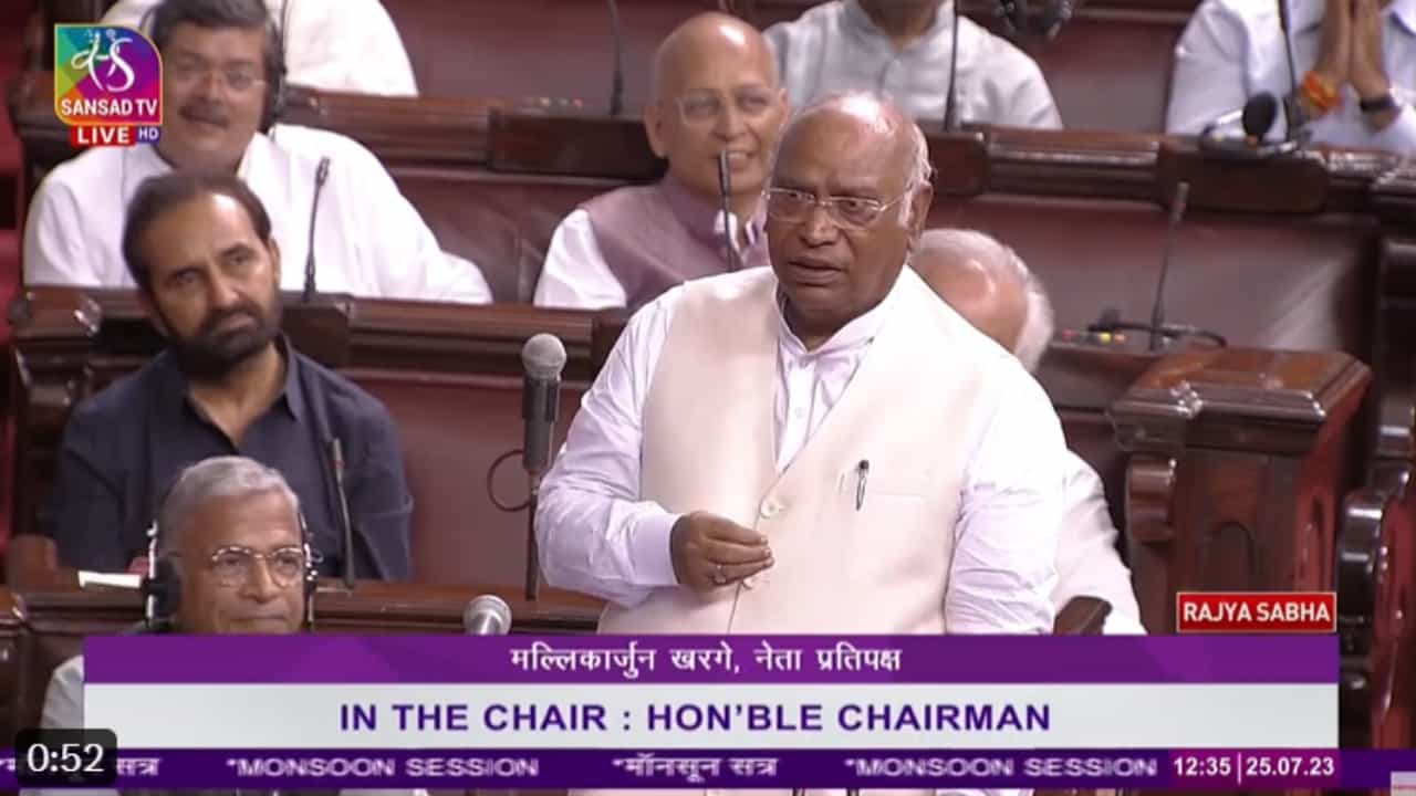 ಮೋದಿ ನಮ್ಮನ್ನು ಭಯೋತ್ಪಾದಕರು ಎಂದು ಕರೆಯುತ್ತಾರೆ, ಅಮಿತ್ ಶಾ ಪತ್ರ ಬರೆಯುತ್ತಾರೆ: ಮಲ್ಲಿಕಾರ್ಜುನ ಖರ್ಗೆ ಮೋದಿ ನಮ್ಮನ್ನು ಭಯೋತ್ಪಾದಕರು ಎಂದು ಕರೆಯುತ್ತಾರೆ, ಅಮಿತ್ ಶಾ ಪತ್ರ ಬರೆಯುತ್ತಾರೆ: ಮಲ್ಲಿಕಾರ್ಜುನ ಖರ್ಗೆ