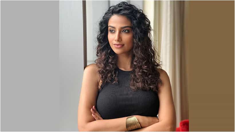 Guntur Kaaram: ಮಾಹಿತಿ ಲೀಕ್ ಆಗುವುದಕ್ಕೂ ಮುನ್ನವೇ ಎಚ್ಚರಿಕೆ ವಹಿಸಿದ ನಟಿ ಮೀನಾಕ್ಷಿ ಚೌಧರಿ; ವಿಡಿಯೋ ವೈರಲ್