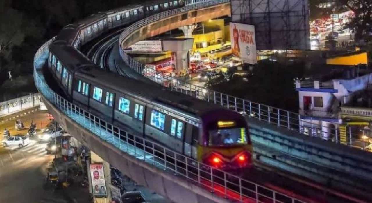 Namma Metro: ಬೈಯಪ್ಪನಹಳ್ಳಿ - ಕೆಆರ್ ಪುರ ನಡುವೆ ಪ್ರಾಯೋಗಿಕ ಸಂಚಾರ ಆರಂಭಿಸಿದ ಮೆಟ್ರೋ; ಆಗಸ್ಟ್ ಅಂತ್ಯದ ವೇಳೆ ಸಿದ್ಧ Namma Metro: ಬೈಯಪ್ಪನಹಳ್ಳಿ - ಕೆಆರ್ ಪುರ ನಡುವೆ ಪ್ರಾಯೋಗಿಕ ಸಂಚಾರ ಆರಂಭಿಸಿದ ಮೆಟ್ರೋ; ಆಗಸ್ಟ್ ಅಂತ್ಯದ ವೇಳೆ ಸಿದ್ಧ