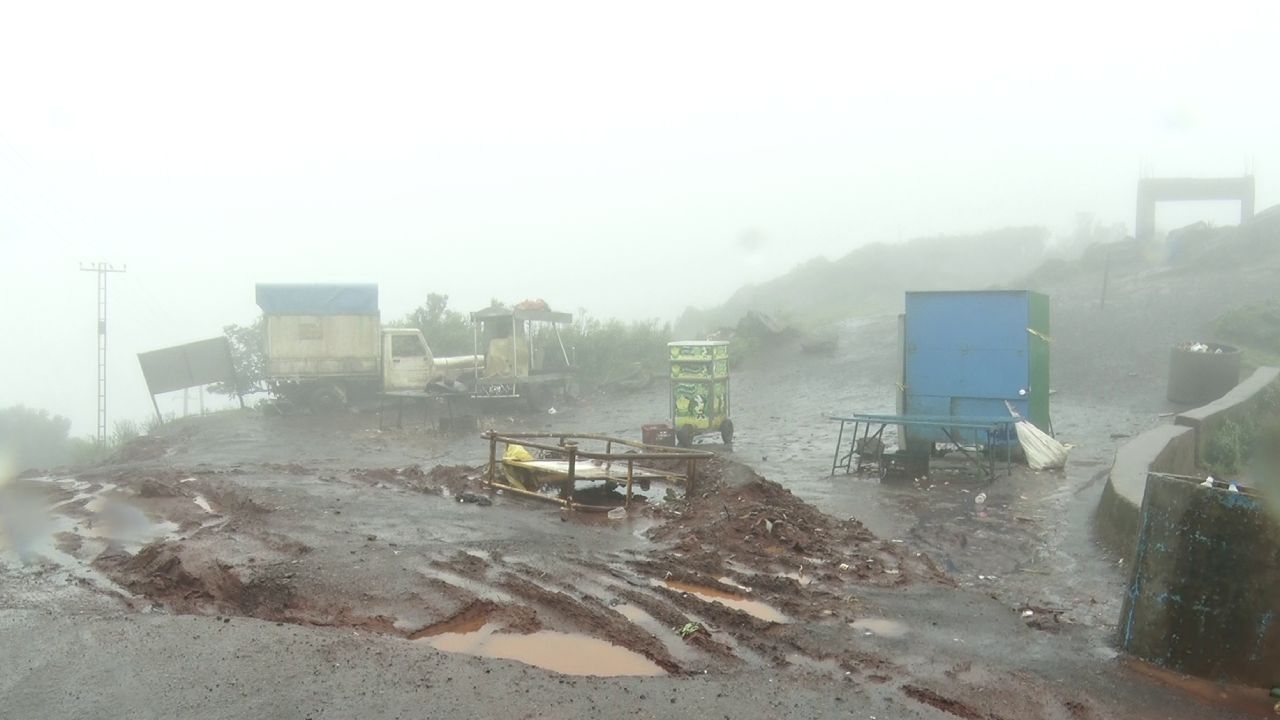 Chikmagalur Rain: ಚಿಕ್ಕಮಗಳೂರಿನ ಮುಳ್ಳಯ್ಯನಗಿರಿ ಮಾರ್ಗದಲ್ಲಿ ವಾಹನ ಸಂಚಾರ ಬಂದ್, ಪ್ರವಾಸಿಗರಿಗೆ ನಿರ್ಬಂಧ Chikmagalur Rain: ಚಿಕ್ಕಮಗಳೂರಿನ ಮುಳ್ಳಯ್ಯನಗಿರಿ ಮಾರ್ಗದಲ್ಲಿ ವಾಹನ ಸಂಚಾರ ಬಂದ್, ಪ್ರವಾಸಿಗರಿಗೆ ನಿರ್ಬಂಧ