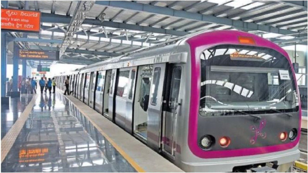 Namma Metro: ಏಕಾಏಕಿ ಬೆಂಗಳೂರು ನಮ್ಮ ಮೆಟ್ರೋ ಸಂಚಾರ ಸ್ಥಗಿತ: ಪ್ರಯಾಣಿಕರು ಪರದಾಟ Namma Metro: ಏಕಾಏಕಿ ಬೆಂಗಳೂರು ನಮ್ಮ ಮೆಟ್ರೋ ಸಂಚಾರ ಸ್ಥಗಿತ: ಪ್ರಯಾಣಿಕರು ಪರದಾಟ