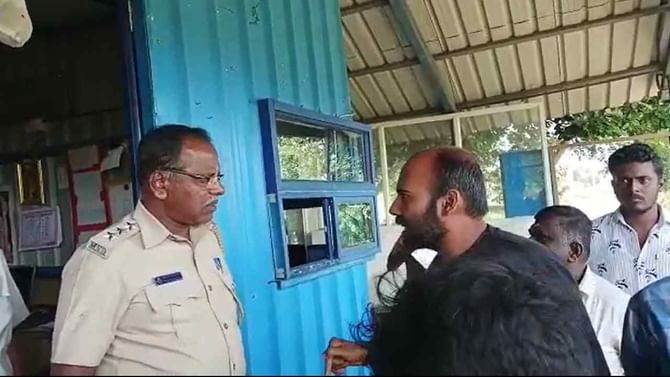 ಅಕ್ರಮಗಳ ಹೆಬ್ಬಾಗಿಲಾದ ನಂಗಲಿ ಚೆಕ್ ಪೋಸ್ಟ್; ಕರ್ತವ್ಯ ಮರೆತು ಜೇಬು ತುಂಬಿಸುತ್ತಿರುವ ಆರ್ಟಿಒ ಅಧಿಕಾರಿಗಳು ಅಕ್ರಮಗಳ ಹೆಬ್ಬಾಗಿಲಾದ ನಂಗಲಿ ಚೆಕ್ ಪೋಸ್ಟ್; ಕರ್ತವ್ಯ ಮರೆತು ಜೇಬು ತುಂಬಿಸುತ್ತಿರುವ ಆರ್ಟಿಒ ಅಧಿಕಾರಿಗಳು