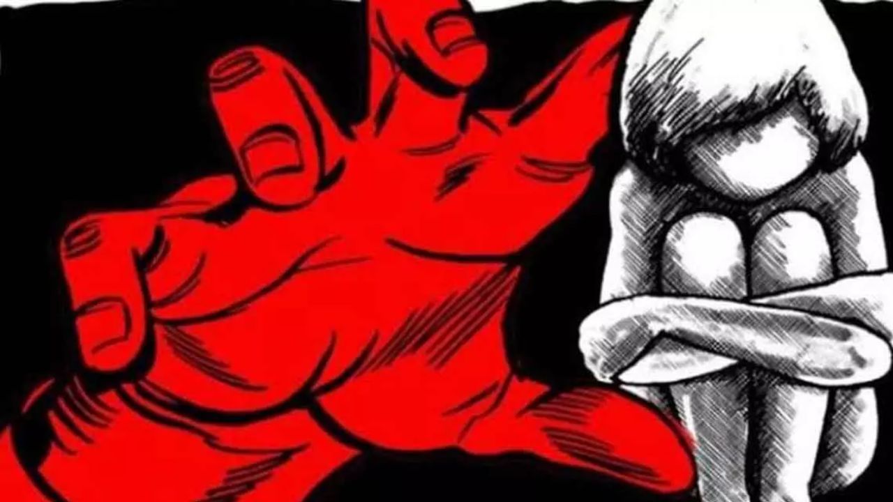 Crime News: ಶಾಲೆಗೆ ಹೋಗುತ್ತಿದ್ದ ಇಬ್ಬರು ಬಾಲಕಿಯರನ್ನು ಅಪಹರಿಸಿ ಅತ್ಯಾಚಾರ ಎಸಗಿ, ಕೊಲೆ ಮಾಡಿದ ಆರೋಪಿಗಳ ಬಂಧನ Crime News: ಶಾಲೆಗೆ ಹೋಗುತ್ತಿದ್ದ ಇಬ್ಬರು ಬಾಲಕಿಯರನ್ನು ಅಪಹರಿಸಿ ಅತ್ಯಾಚಾರ ಎಸಗಿ, ಕೊಲೆ ಮಾಡಿದ ಆರೋಪಿಗಳ ಬಂಧನ