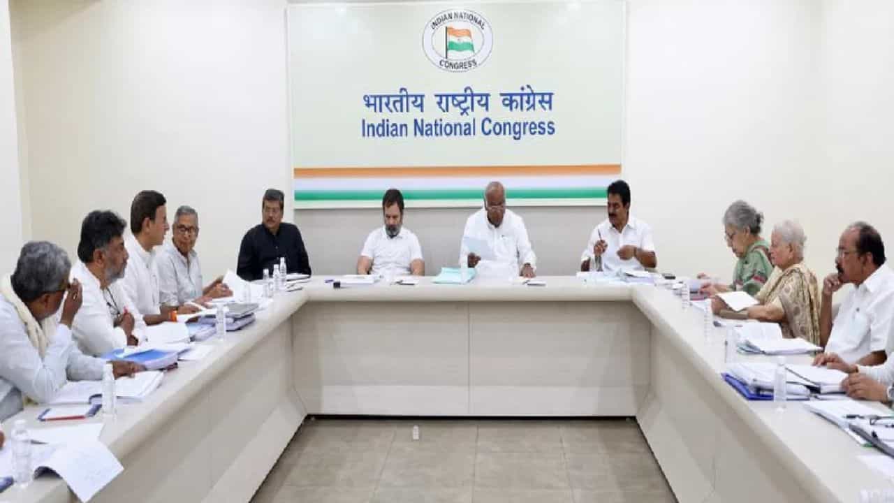 Karnataka Congress: ಶಾಸಕರು ಸೇರಿದಂತೆ ರಾಜ್ಯದ 25 ನಾಯಕರಿಗೆ ದೆಹಲಿ ಬರುವಂತೆ ಕಾಂಗ್ರೆಸ್ ಹೈಕಮಾಂಡ್ ಸೂಚನೆ Karnataka Congress: ಶಾಸಕರು ಸೇರಿದಂತೆ ರಾಜ್ಯದ 25 ನಾಯಕರಿಗೆ ದೆಹಲಿ ಬರುವಂತೆ ಕಾಂಗ್ರೆಸ್ ಹೈಕಮಾಂಡ್ ಸೂಚನೆ