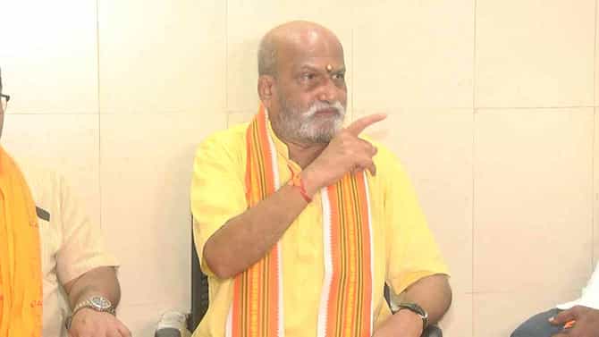 ಕಾಂಗ್ರೆಸ್​, ಬಿಜೆಪಿ ಎರಡೂ ಸರ್ಕಾರದಲ್ಲೂ ಹಿಂದೂ ಕಾರ್ಯಕರ್ತರ ಹತ್ಯೆ ಆಗಿದೆ: ಪ್ರಮೋದ್​ ಮುತಾಲಿಕ್​
