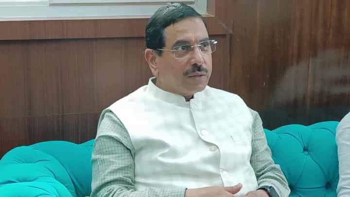 Pralhad Joshi: ಸುಳ್ಳು ಹಾಗೂ ಕಾಂಗ್ರೆಸ್ ಒಂದೇ ನಾಣ್ಯದ ಎರಡು ಮುಖಗಳು : ಕಾಂಗ್ರೆಸ್ ಪಕ್ಷದ ವಿರುದ್ಧ ಕೇಂದ್ರ ಸಚಿವ ಪ್ರಲ್ಹಾದ ಜೋಶಿ ತೀವ್ರ ವಾಗ್ದಾಳಿ Pralhad Joshi: ಸುಳ್ಳು ಹಾಗೂ ಕಾಂಗ್ರೆಸ್ ಒಂದೇ ನಾಣ್ಯದ ಎರಡು ಮುಖಗಳು : ಕಾಂಗ್ರೆಸ್ ಪಕ್ಷದ ವಿರುದ್ಧ ಕೇಂದ್ರ ಸಚಿವ ಪ್ರಲ್ಹಾದ ಜೋಶಿ ತೀವ್ರ ವಾಗ್ದಾಳಿ