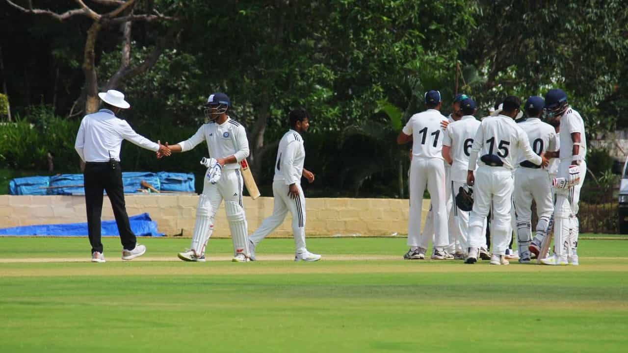 Duleep Trophy 2023: ಉತ್ತರ ವಲಯ ತಂಡಕ್ಕೆ 511 ರನ್ಗಳ ಆಮೋಘ ಜಯ Duleep Trophy 2023: ಉತ್ತರ ವಲಯ ತಂಡಕ್ಕೆ 511 ರನ್ಗಳ ಆಮೋಘ ಜಯ