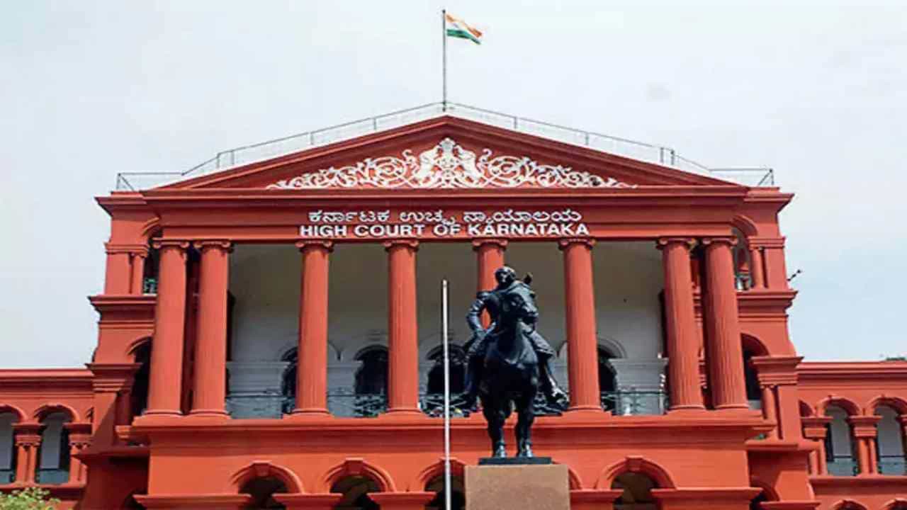 ಶಕ್ತಿ ಯೋಜನೆ ಅವ್ಯವಸ್ಥೆ ಪ್ರಶ್ನಿಸಿ ಕಾನೂನು ವಿದ್ಯಾರ್ಥಿಗಳಿಂದ ಹೈಕೋರ್ಟ್ಗೆ ಪಿಐಎಲ್: ಸೂಕ್ತ ವ್ಯವಸ್ಥೆ ಕಲ್ಪಿಸುವಂತೆ ಮನವಿ ಶಕ್ತಿ ಯೋಜನೆ ಅವ್ಯವಸ್ಥೆ ಪ್ರಶ್ನಿಸಿ ಕಾನೂನು ವಿದ್ಯಾರ್ಥಿಗಳಿಂದ ಹೈಕೋರ್ಟ್ಗೆ ಪಿಐಎಲ್: ಸೂಕ್ತ ವ್ಯವಸ್ಥೆ ಕಲ್ಪಿಸುವಂತೆ ಮನವಿ
