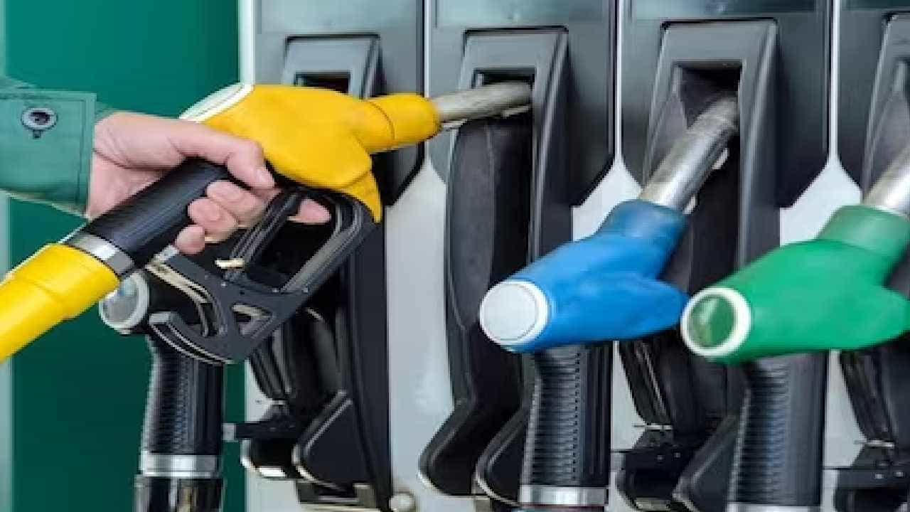 Petrol Price on July 4: ಬೆಂಗಳೂರು ಸೇರಿ ದೇಶದ ಪ್ರಮುಖ ನಗರಗಳಲ್ಲಿ ಜುಲೈ 4ರಂದು ಪೆಟ್ರೋಲ್, ಡೀಸೆಲ್ ದರ ಎಷ್ಟಿದೆ, ವಿವರ ಇಲ್ಲಿದೆ Petrol Price on July 4: ಬೆಂಗಳೂರು ಸೇರಿ ದೇಶದ ಪ್ರಮುಖ ನಗರಗಳಲ್ಲಿ ಜುಲೈ 4ರಂದು ಪೆಟ್ರೋಲ್, ಡೀಸೆಲ್ ದರ ಎಷ್ಟಿದೆ, ವಿವರ ಇಲ್ಲಿದೆ