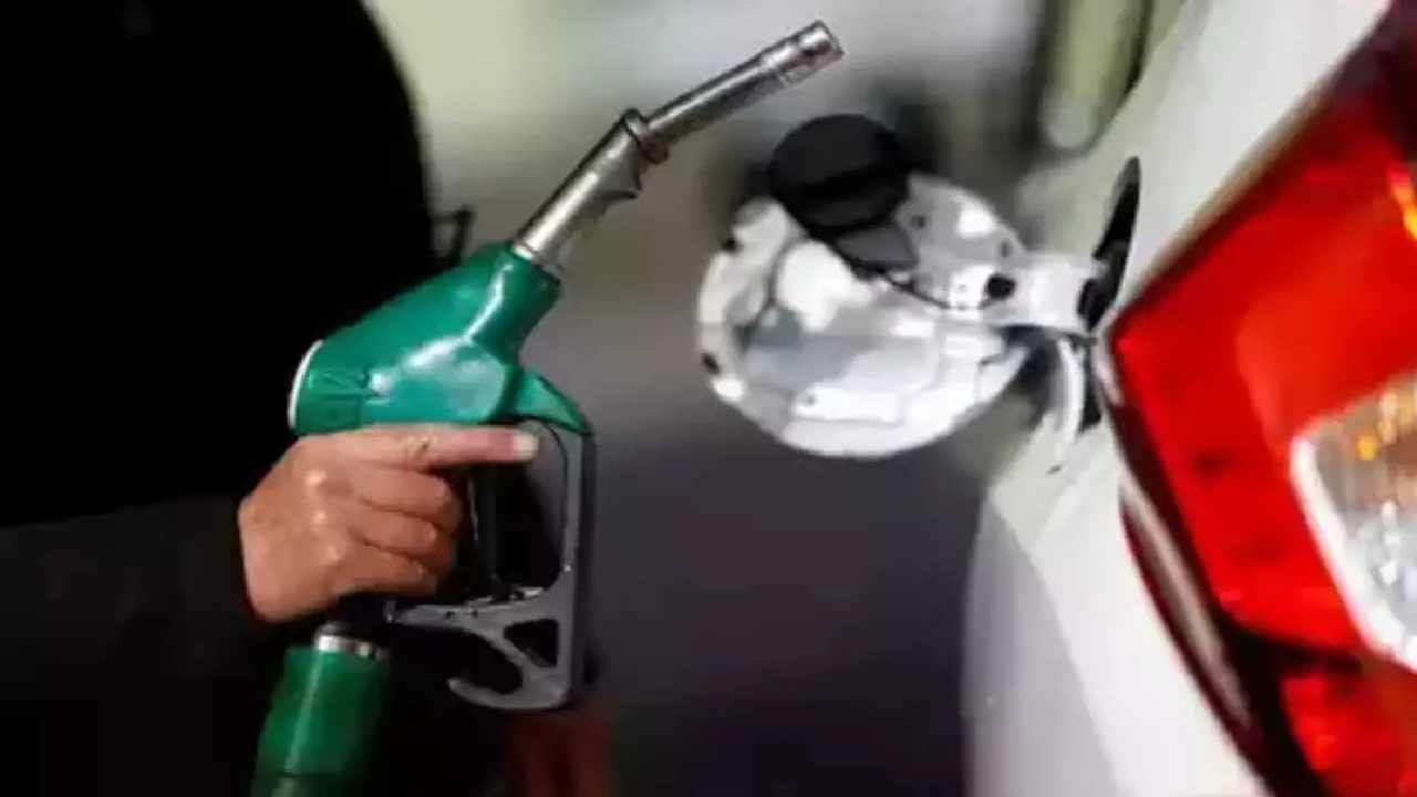 Petrol Price on July 10: ಬೆಂಗಳೂರು ಸೇರಿ ದೇಶದ ಪ್ರಮುಖ ನಗರಗಳಲ್ಲಿ ಜುಲೈ 10ರಂದು ಪೆಟ್ರೋಲ್, ಡೀಸೆಲ್ ದರ ಎಷ್ಟಿದೆ, ವಿವರ ಇಲ್ಲಿದೆ