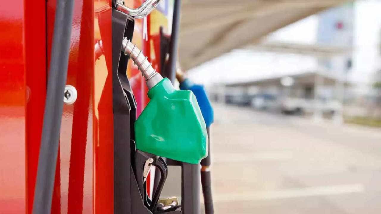 Petrol Price on July 30: ಬೆಂಗಳೂರು ಸೇರಿ ದೇಶದ ಪ್ರಮುಖ ನಗರಗಳಲ್ಲಿ ಜುಲೈ 30ರಂದು ಪೆಟ್ರೋಲ್, ಡೀಸೆಲ್ ದರ ಎಷ್ಟಿದೆ, ವಿವರ ಇಲ್ಲಿದೆ Petrol Price on July 30: ಬೆಂಗಳೂರು ಸೇರಿ ದೇಶದ ಪ್ರಮುಖ ನಗರಗಳಲ್ಲಿ ಜುಲೈ 30ರಂದು ಪೆಟ್ರೋಲ್, ಡೀಸೆಲ್ ದರ ಎಷ್ಟಿದೆ, ವಿವರ ಇಲ್ಲಿದೆ