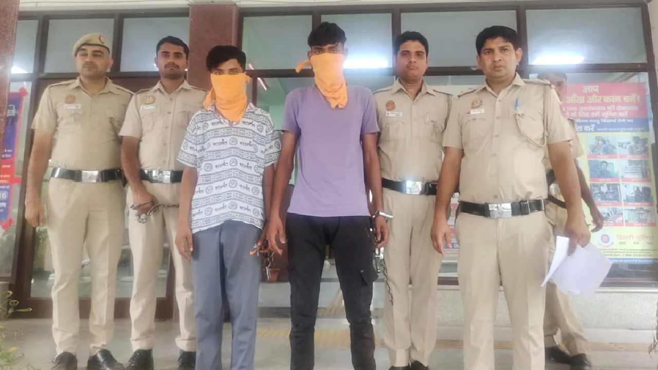 Delhi: ಸಂಭ್ರಮದ ಮನೆಯಲ್ಲಿ ಸೂತಕದ ಛಾಯೆ, ಹಸೆಮಣೆ ಏರಬೇಕಿದ್ದವನ ಬರ್ಬರ ಹತ್ಯೆ, ಇಬ್ಬರ ಬಂಧನ Delhi: ಸಂಭ್ರಮದ ಮನೆಯಲ್ಲಿ ಸೂತಕದ ಛಾಯೆ, ಹಸೆಮಣೆ ಏರಬೇಕಿದ್ದವನ ಬರ್ಬರ ಹತ್ಯೆ, ಇಬ್ಬರ ಬಂಧನ