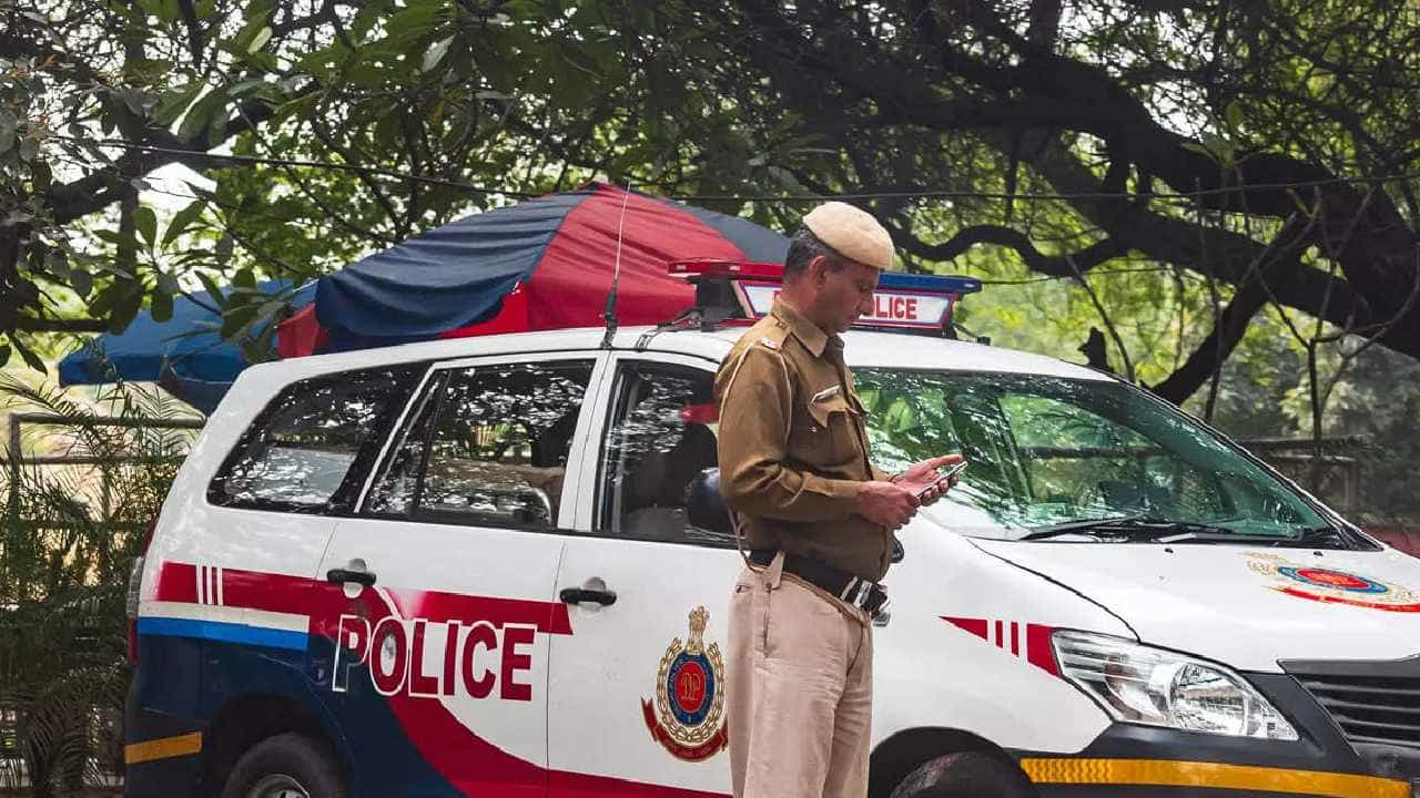 Delhi Crime: ದೆಹಲಿಯ ಫ್ಲೈಓವರ್ ಬಳಿ ಮಹಿಳೆಯ ದೇಹದ ಭಾಗಗಳು ಪತ್ತೆ Delhi Crime: ದೆಹಲಿಯ ಫ್ಲೈಓವರ್ ಬಳಿ ಮಹಿಳೆಯ ದೇಹದ ಭಾಗಗಳು ಪತ್ತೆ