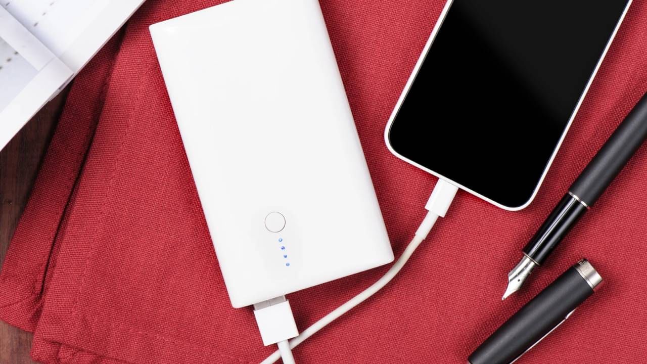Power Bank: ಪವರ್ ಬ್ಯಾಂಕ್ ಮೂಲಕ ಪದೇ ಪದೇ ಮೊಬೈಲ್ ಚಾರ್ಜ್ ಮಾಡುವುದು ಎಷ್ಟು ಸುರಕ್ಷಿತ?: ಬಂದಿದೆ ಹೊಸ ಮಾಹಿತಿ Power Bank: ಪವರ್ ಬ್ಯಾಂಕ್ ಮೂಲಕ ಪದೇ ಪದೇ ಮೊಬೈಲ್ ಚಾರ್ಜ್ ಮಾಡುವುದು ಎಷ್ಟು ಸುರಕ್ಷಿತ?: ಬಂದಿದೆ ಹೊಸ ಮಾಹಿತಿ