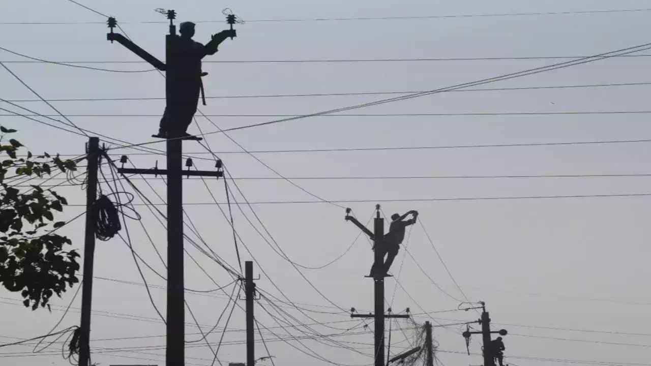 Hubballi Power Cut: ನಾಳೆ ಹುಬ್ಬಳ್ಳಿಯ ವಿವಿಧ ಬಡಾವಣೆಗಳಲ್ಲಿ ವಿದ್ಯುತ್ ಕಡಿತ Hubballi Power Cut: ನಾಳೆ ಹುಬ್ಬಳ್ಳಿಯ ವಿವಿಧ ಬಡಾವಣೆಗಳಲ್ಲಿ ವಿದ್ಯುತ್ ಕಡಿತ