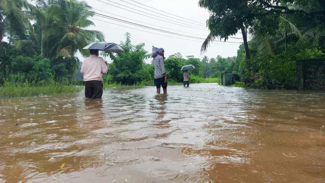 Udupi News: ಉಡುಪಿ ಜಿಲ್ಲೆಯಲ್ಲಿ ಭಾರೀ ಮಳೆ: 7 ಜನರು ಸಾವು, ಮೃತ 2 ಕುಟುಂಬಕ್ಕೆ 5 ಲಕ್ಷ ರೂ. ಪರಿಹಾರ ನೀಡಿದ ಸಚಿವೆ ಲಕ್ಷ್ಮೀ ಹೆಬ್ಬಾಳ್ಕರ್ Udupi News: ಉಡುಪಿ ಜಿಲ್ಲೆಯಲ್ಲಿ ಭಾರೀ ಮಳೆ: 7 ಜನರು ಸಾವು, ಮೃತ 2 ಕುಟುಂಬಕ್ಕೆ 5 ಲಕ್ಷ ರೂ. ಪರಿಹಾರ ನೀಡಿದ ಸಚಿವೆ ಲಕ್ಷ್ಮೀ ಹೆಬ್ಬಾಳ್ಕರ್