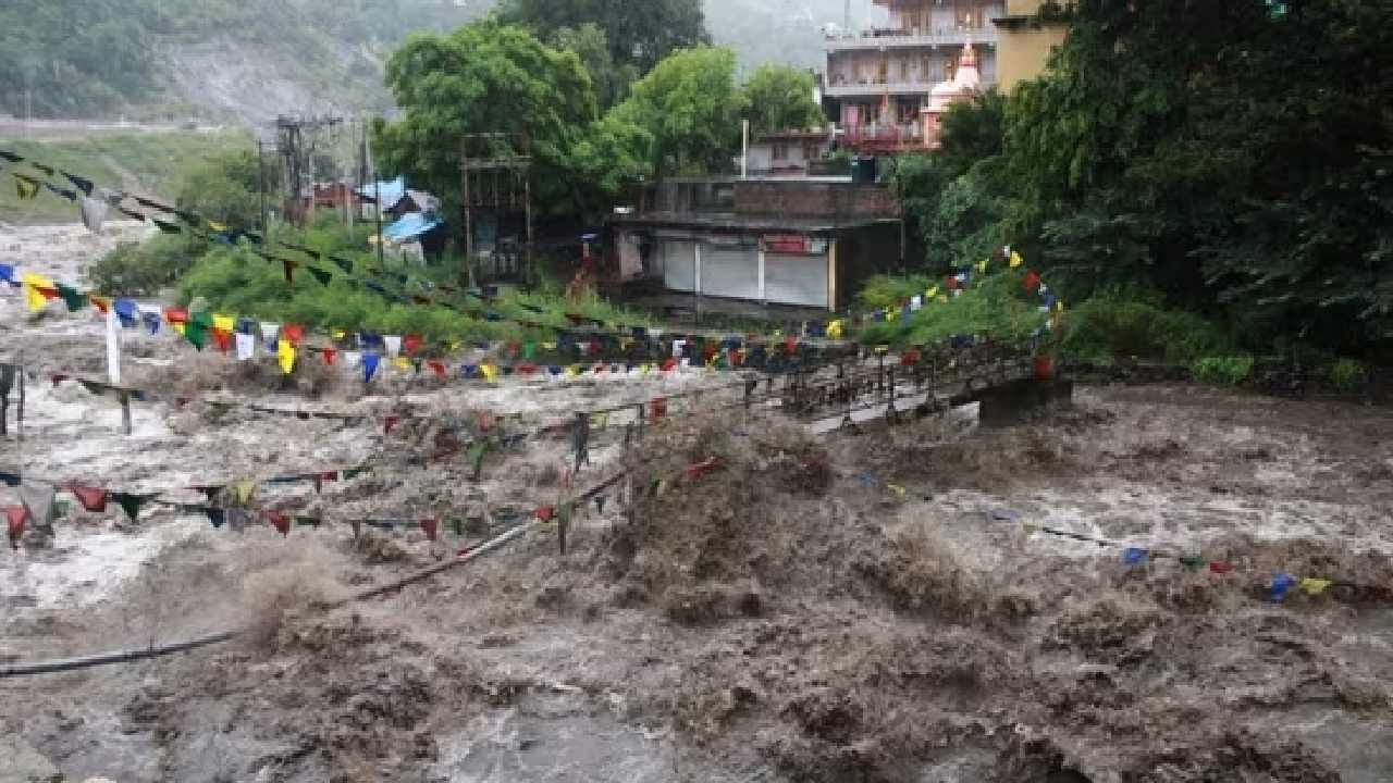 North India Rain: ಉತ್ತರ ಭಾರತದಲ್ಲಿ ವರುಣನ ರೌದ್ರಾವತಾರ, ಮಳೆಯಲ್ಲಿ ಸಿಲುಕಿ ಇದುವರೆಗೆ 37 ಮಂದಿ ಸಾವು North India Rain: ಉತ್ತರ ಭಾರತದಲ್ಲಿ ವರುಣನ ರೌದ್ರಾವತಾರ, ಮಳೆಯಲ್ಲಿ ಸಿಲುಕಿ ಇದುವರೆಗೆ 37 ಮಂದಿ ಸಾವು