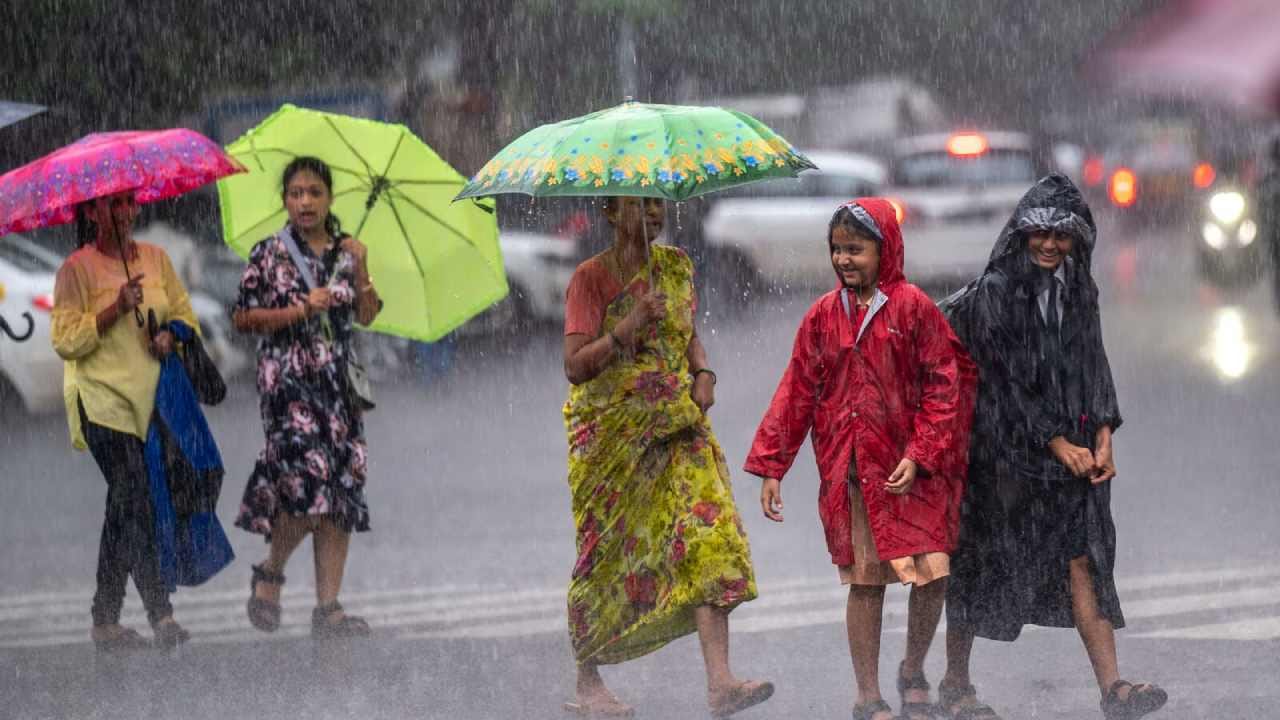 Karnataka Rains: ರಾಜ್ಯದ ಕರಾವಳಿ, ದಕ್ಷಿಣ ಹಾಗೂ ಉತ್ತರ ಒಳನಾಡಿನ ಈ ಜಿಲ್ಲೆಗಳಲ್ಲಿ ಜುಲೈ 28ರವರೆಗೂ ಭಾರಿ ಮಳೆ ಸಾಧ್ಯತೆ - Kannada News | Heavy to very heavy rain likely to occur at isolated places over all the districts of Coastal, South Interior Karnataka Till July 28  | TV9 Kannada