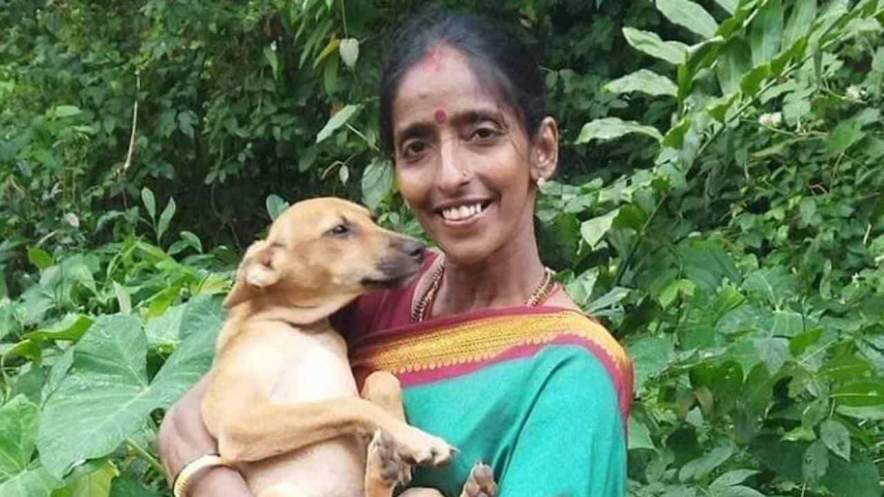 ಮಂಗಳೂರಿನ ಶ್ವಾನ ಪ್ರೇಮಿ ರಜನಿ ಶೆಟ್ಟಿ ಅವರ ಮೇಲೆ ನೆರೆಮನೆ ನಿವಾಸಿ ಮಹಿಳೆಯಿಂದ
ಕಲ್ಲಿನಿಂದ ಹೊಡೆದು ಹಲ್ಲೆ ಮಾಡಿದ್ದಾರೆ.
