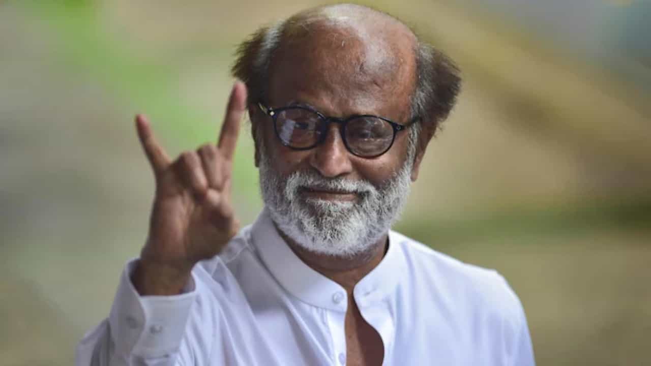 ಜೀವನ ಸಾಗಿಸಲು ಕಾರು ತೊಳೆಯುತ್ತಿದ್ದ ಯುವಕನ ಜೀವನವನ್ನೇ ಬದಲಿಸಿದ ರಜನೀಕಾಂತ್ರ ಒಂದು ಕರೆ ಜೀವನ ಸಾಗಿಸಲು ಕಾರು ತೊಳೆಯುತ್ತಿದ್ದ ಯುವಕನ ಜೀವನವನ್ನೇ ಬದಲಿಸಿದ ರಜನೀಕಾಂತ್ರ ಒಂದು ಕರೆ