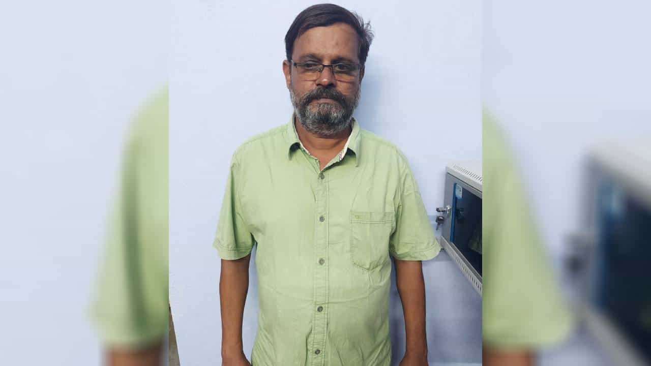 ವಜಾಗೊಂಡರೂ ಬುದ್ದಿ ಕಲಿಯದ ಎಎಸ್ಐ; ಲೋಕಾಯುಕ್ತ ಹೆಸರಿನಲ್ಲಿ ಸರ್ಕಾರಿ ಅಧಿಕಾರಿಗಳ ಬಳಿ ಹಣಕ್ಕೆ ಬೇಡಿಕೆ ವಜಾಗೊಂಡರೂ ಬುದ್ದಿ ಕಲಿಯದ ಎಎಸ್ಐ; ಲೋಕಾಯುಕ್ತ ಹೆಸರಿನಲ್ಲಿ ಸರ್ಕಾರಿ ಅಧಿಕಾರಿಗಳ ಬಳಿ ಹಣಕ್ಕೆ ಬೇಡಿಕೆ