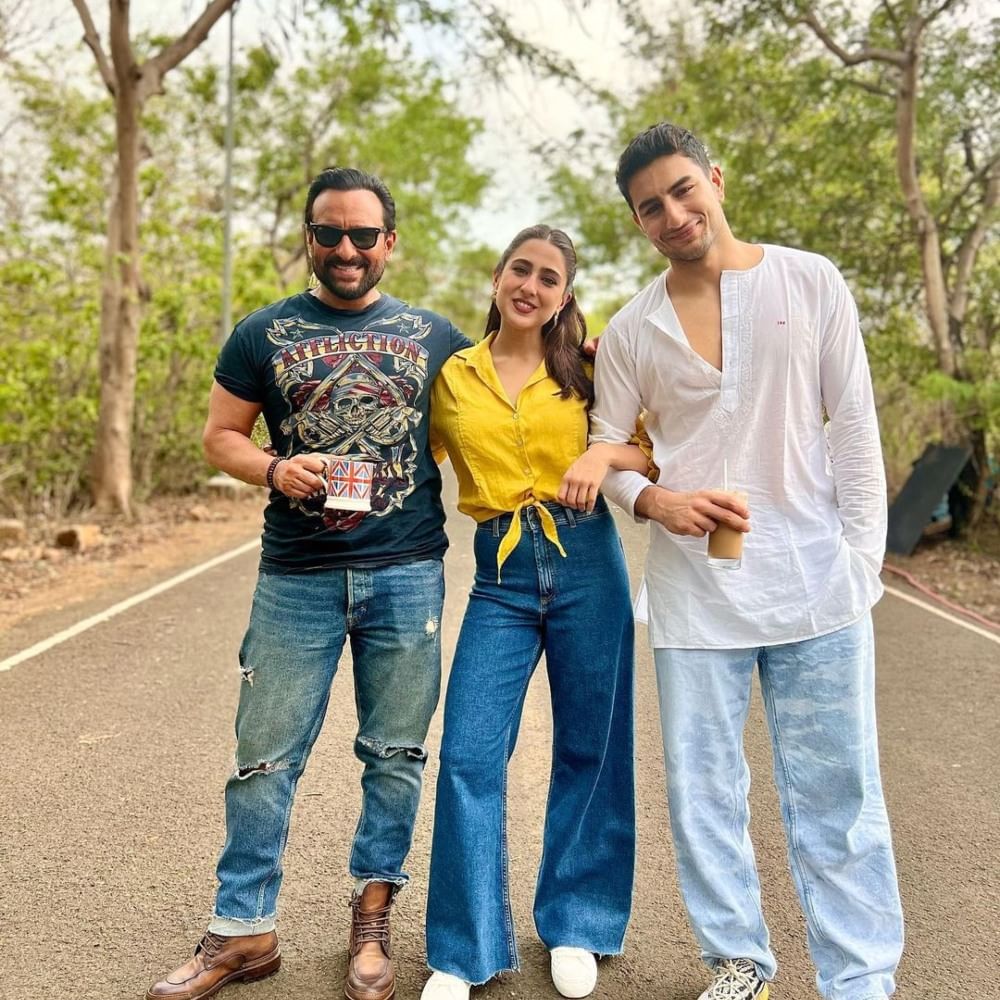 ಸೈಫ್ ಅಲಿ ಖಾನ್ ಮಗಳು ಎನ್ನುವ ಕಾರಣಕ್ಕೆ ಸಾರಾ ಅಲಿ ಖಾನ್ಗೆ ಬೇಡಿಕೆ ಸೃಷ್ಟಿ ಆಗಿದೆ. ಅವರು ಹಲವು ಸಿನಿಮಾ ಕೆಲಸಗಳಲ್ಲಿ ಬ್ಯುಸಿ ಆಗಿದ್ದಾರೆ.