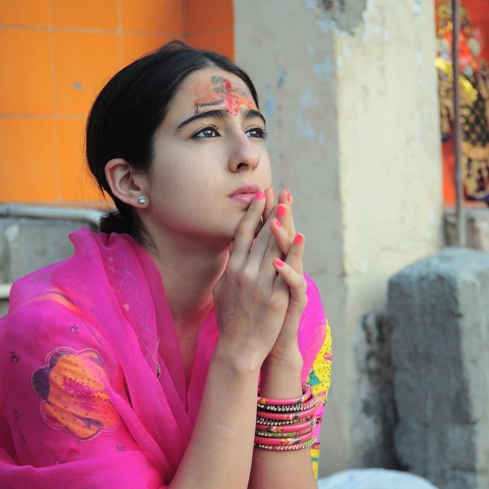 ಇತ್ತೀಚೆಗೆ ಸಾರಾ ಅಲಿ ಖಾನ್ ನಟನೆಯ ‘ಜರಾ ಹಟ್ಕೆ ಜರಾ ಬಚ್ಕೆ’ ಸಿನಿಮಾ ಗೆಲುವು ಕಂಡಿತು. ಇದೇ ಖುಷಿಯಲ್ಲಿ ಅವರು ಗುಡ್ಡ-ಬೆಟ್ಟದಲ್ಲಿ ಸುತ್ತಾಟ ನಡೆಸಿದ್ದಾರೆ ಎನ್ನಲಾಗುತ್ತಿದೆ.