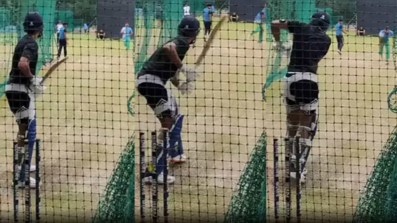 Shreyas Iyer: ಇಂಜುರಿಯಿಂದ ಚೇತರಿಸಿಕೊಂಡು ಅಭ್ಯಾಸ ಆರಂಭಿಸಿದ ಸ್ಟಾರ್ ಬ್ಯಾಟರ್; ವಿಡಿಯೋ ನೋಡಿ Shreyas Iyer: ಇಂಜುರಿಯಿಂದ ಚೇತರಿಸಿಕೊಂಡು ಅಭ್ಯಾಸ ಆರಂಭಿಸಿದ ಸ್ಟಾರ್ ಬ್ಯಾಟರ್; ವಿಡಿಯೋ ನೋಡಿ