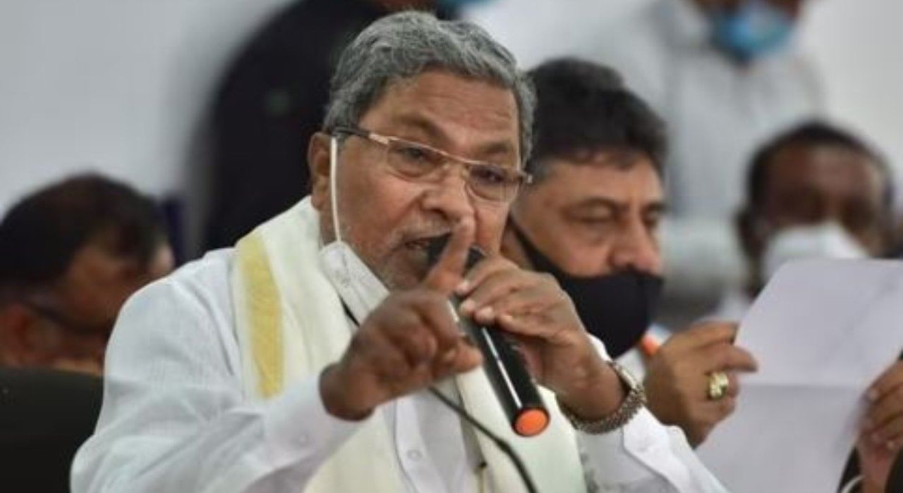 ಗ್ಯಾರಂಟಿ ಜಾರಿಗೆ ಎಸ್ಸಿ, ಎಸ್ಟಿ ಅನುದಾನದಿಂದ 11000 ಕೋಟಿ ರೂ. ಬಳಸಲು ತಂತ್ರ ಹೆಣೆದ ಸಿದ್ದರಾಮಯ್ಯ ಸರ್ಕಾರ; ಏನದು? ಗ್ಯಾರಂಟಿ ಜಾರಿಗೆ ಎಸ್ಸಿ, ಎಸ್ಟಿ ಅನುದಾನದಿಂದ 11000 ಕೋಟಿ ರೂ. ಬಳಸಲು ತಂತ್ರ ಹೆಣೆದ ಸಿದ್ದರಾಮಯ್ಯ ಸರ್ಕಾರ; ಏನದು?