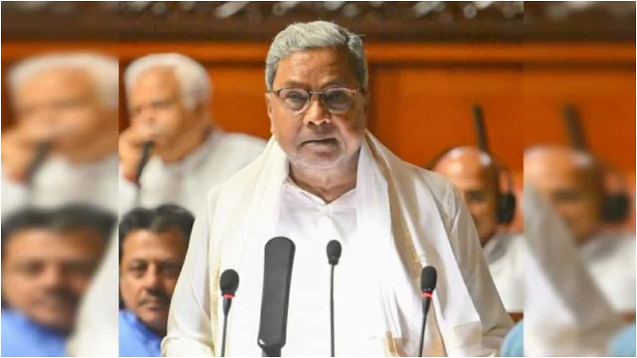 Karnataka Budget 2023: ಬಜೆಟ್ ಭಾಷಣದಲ್ಲೂ ರಾಜಕೀಯ; ಕೇಂದ್ರ, ಬಿಜೆಪಿ ವಿರುದ್ಧ ಆರೋಪಗಳ ಮಳೆಗರೆದ ಸಿದ್ದರಾಮಯ್ಯ Karnataka Budget 2023: ಬಜೆಟ್ ಭಾಷಣದಲ್ಲೂ ರಾಜಕೀಯ; ಕೇಂದ್ರ, ಬಿಜೆಪಿ ವಿರುದ್ಧ ಆರೋಪಗಳ ಮಳೆಗರೆದ ಸಿದ್ದರಾಮಯ್ಯ