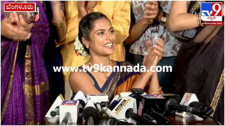Achar and Co: ‘ಎಲ್ರೂ ಚೆನ್ನಾಗಿದೆ ಅಂತಿದ್ದಾರೆ, ನಿಮ್ಮ ಮನೆಯವರಿಗೂ ಇಷ್ಟ ಆಗುತ್ತೆ’: ‘ಆಚಾರ್ ಆ್ಯಂಡ್ ಕೋ’ ನಿರ್ದೇಶಕಿ ಫುಲ್ ಖುಷ್ Achar and Co: ‘ಎಲ್ರೂ ಚೆನ್ನಾಗಿದೆ ಅಂತಿದ್ದಾರೆ, ನಿಮ್ಮ ಮನೆಯವರಿಗೂ ಇಷ್ಟ ಆಗುತ್ತೆ’: ‘ಆಚಾರ್ ಆ್ಯಂಡ್ ಕೋ’ ನಿರ್ದೇಶಕಿ ಫುಲ್ ಖುಷ್