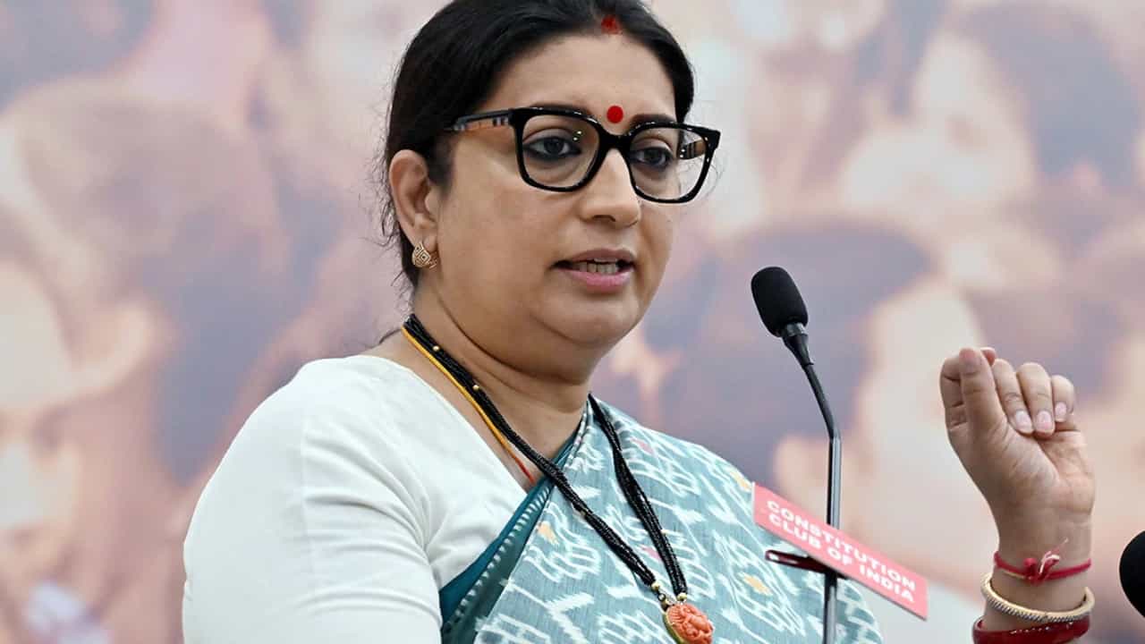 ಮಣಿಪುರದಲ್ಲಿ ಮಹಿಳೆಯರ ಮೇಲಿನ ದೌರ್ಜನ್ಯ ಬಗ್ಗೆ ಮೌನವೇಕೆ?: ಸ್ಮೃತಿ ಇರಾನಿಯನ್ನು ತರಾಟೆಗೆ ತೆಗೆದುಕೊಂಡ ಕಾಂಗ್ರೆಸ್ ಮಣಿಪುರದಲ್ಲಿ ಮಹಿಳೆಯರ ಮೇಲಿನ ದೌರ್ಜನ್ಯ ಬಗ್ಗೆ ಮೌನವೇಕೆ?: ಸ್ಮೃತಿ ಇರಾನಿಯನ್ನು ತರಾಟೆಗೆ ತೆಗೆದುಕೊಂಡ ಕಾಂಗ್ರೆಸ್