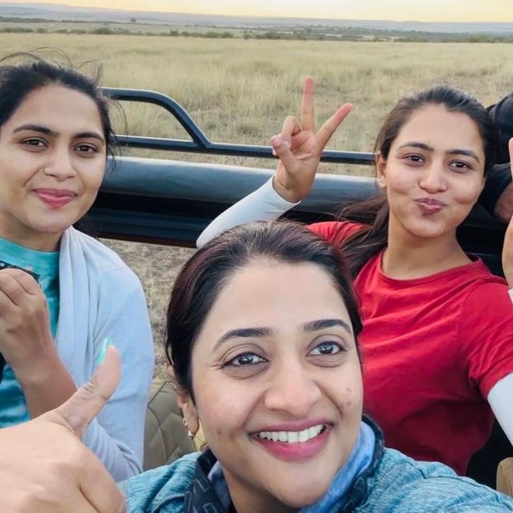 ಆಫ್ರಿಕಾದ ಕೀನ್ಯಾದಲ್ಲಿ ಸೋನು, ನೇಹಾ ಸಫಾರಿ ತೆರಳಿದ್ದಾರೆ. ಈ ಫೋಟೋಗಳನ್ನು ಅವರು ಸೋಶಿಯಲ್ ಮೀಡಿಯಾದಲ್ಲಿ ಶೇರ್ ಮಾಡಿಕೊಂಡಿದ್ದಾರೆ.