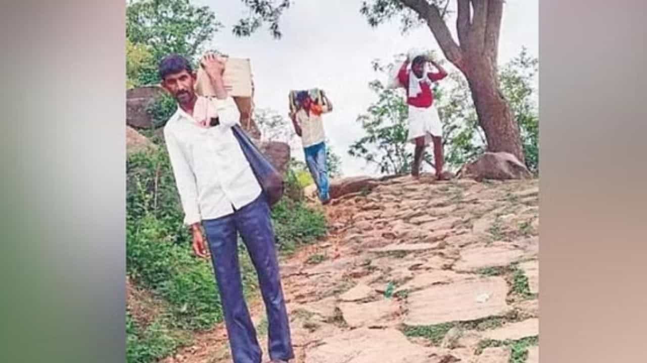 Male Mahadeshwara Hills: ಮಲೆ ಮಹದೇಶ್ವರ ಬೆಟ್ಟದ ಆದಿವಾಸಿಗಳಿಗೆ ರಸ್ತೆಯೂ ಇಲ್ಲ, ಅನ್ನ ಭಾಗ್ಯವೂ ಇಲ್ಲ Male Mahadeshwara Hills: ಮಲೆ ಮಹದೇಶ್ವರ ಬೆಟ್ಟದ ಆದಿವಾಸಿಗಳಿಗೆ ರಸ್ತೆಯೂ ಇಲ್ಲ, ಅನ್ನ ಭಾಗ್ಯವೂ ಇಲ್ಲ