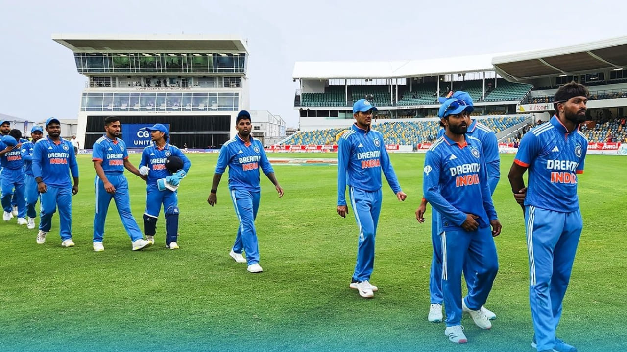 IND vs WI: ಕೊಹ್ಲಿ- ರೋಹಿತ್ ಇಲ್ಲದ ಟೀಂ ಇಂಡಿಯಾಕ್ಕೆ ಸೋಲಿನ ಶಾಕ್! ಸರಣಿಯಲ್ಲಿ ಸಮಬಲ ಸಾಧಿಸಿದ ವಿಂಡೀಸ್ IND vs WI: ಕೊಹ್ಲಿ- ರೋಹಿತ್ ಇಲ್ಲದ ಟೀಂ ಇಂಡಿಯಾಕ್ಕೆ ಸೋಲಿನ ಶಾಕ್! ಸರಣಿಯಲ್ಲಿ ಸಮಬಲ ಸಾಧಿಸಿದ ವಿಂಡೀಸ್