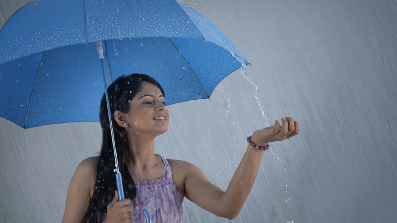 ಮಳೆಗಾಲದಲ್ಲಿ ಹೊಳೆಯುವ ತ್ವಚೆಗಾಗಿ ತಜ್ಞರು ನೀಡಿರುವ ಸಲಹೆ ಇಲ್ಲಿದೆ ಮಳೆಗಾಲದಲ್ಲಿ ಹೊಳೆಯುವ ತ್ವಚೆಗಾಗಿ ತಜ್ಞರು ನೀಡಿರುವ ಸಲಹೆ ಇಲ್ಲಿದೆ
