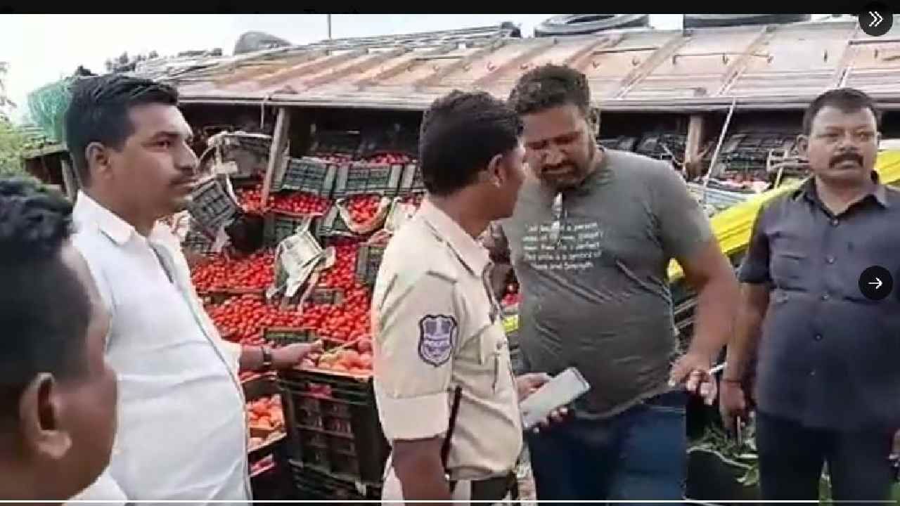 ಲಾರಿಗೆ ಪೊಲೀಸರು ರಕ್ಷಣೆ ನೀಡಿರುವುದು ಸಾಮಾಜಿಕ ಜಾಲತಾಣಗಳಲ್ಲಿ ವೈರಲ್ ಆಗಿದೆ,