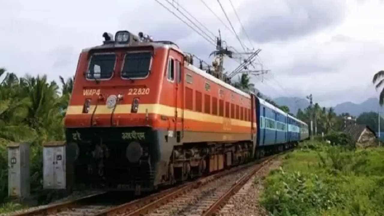 Rajasthan: ರೈಲು ಹತ್ತುವಾಗ ಕಾಲು ಜಾರಿ ಬಿದ್ದು ತಂದೆ ಮಗಳು ಸಾವು Rajasthan: ರೈಲು ಹತ್ತುವಾಗ ಕಾಲು ಜಾರಿ ಬಿದ್ದು ತಂದೆ ಮಗಳು ಸಾವು