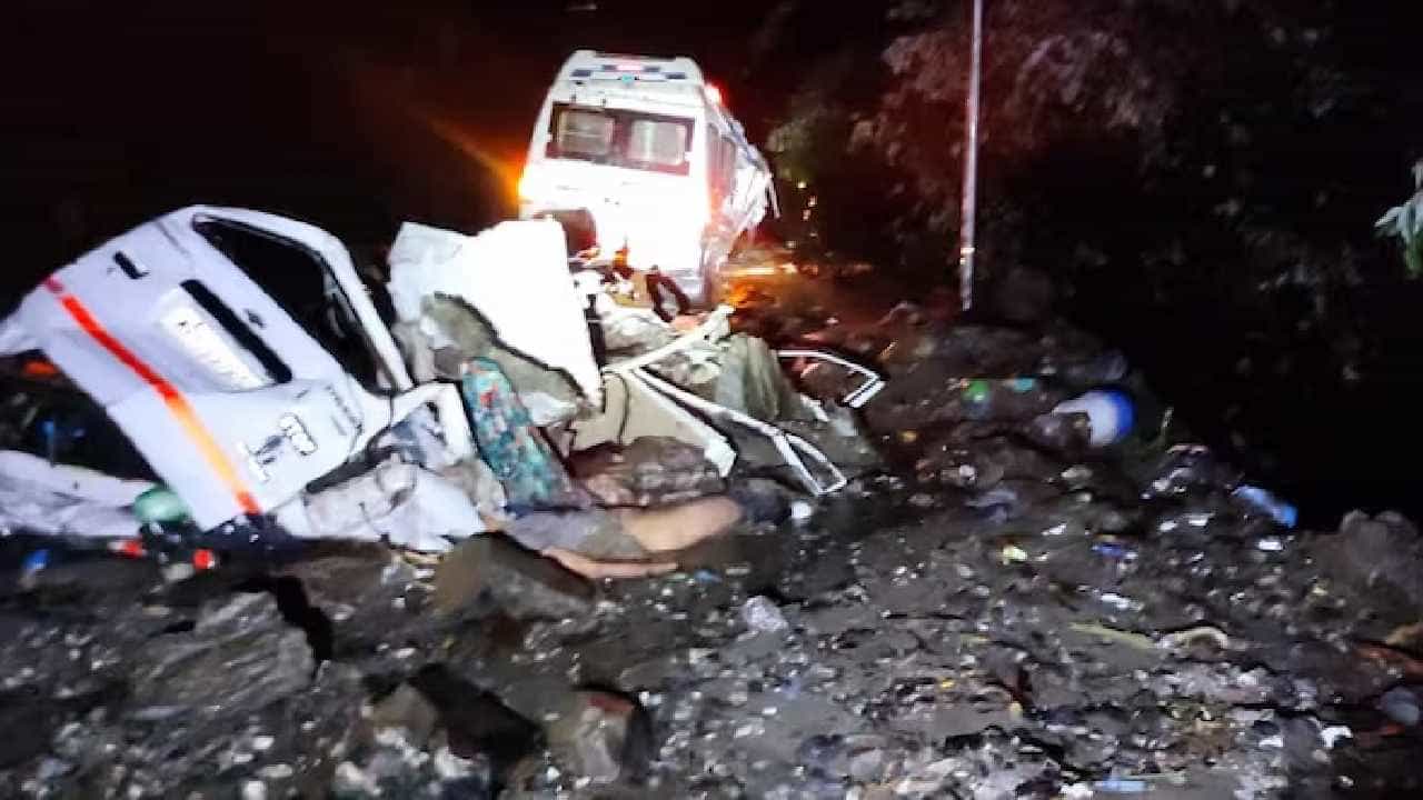 Uttarakhand: ಗಂಗೋತ್ರಿ ಹೆದ್ದಾರಿಯಲ್ಲಿ ಗುಡ್ಡದಿಂದ ವಾಹನಗಳ ಮೇಲೆ ಉರುಳಿದ ಬಂಡೆಗಳು, ನಾಲ್ವರು ಸಾವು Uttarakhand: ಗಂಗೋತ್ರಿ ಹೆದ್ದಾರಿಯಲ್ಲಿ ಗುಡ್ಡದಿಂದ ವಾಹನಗಳ ಮೇಲೆ ಉರುಳಿದ ಬಂಡೆಗಳು, ನಾಲ್ವರು ಸಾವು