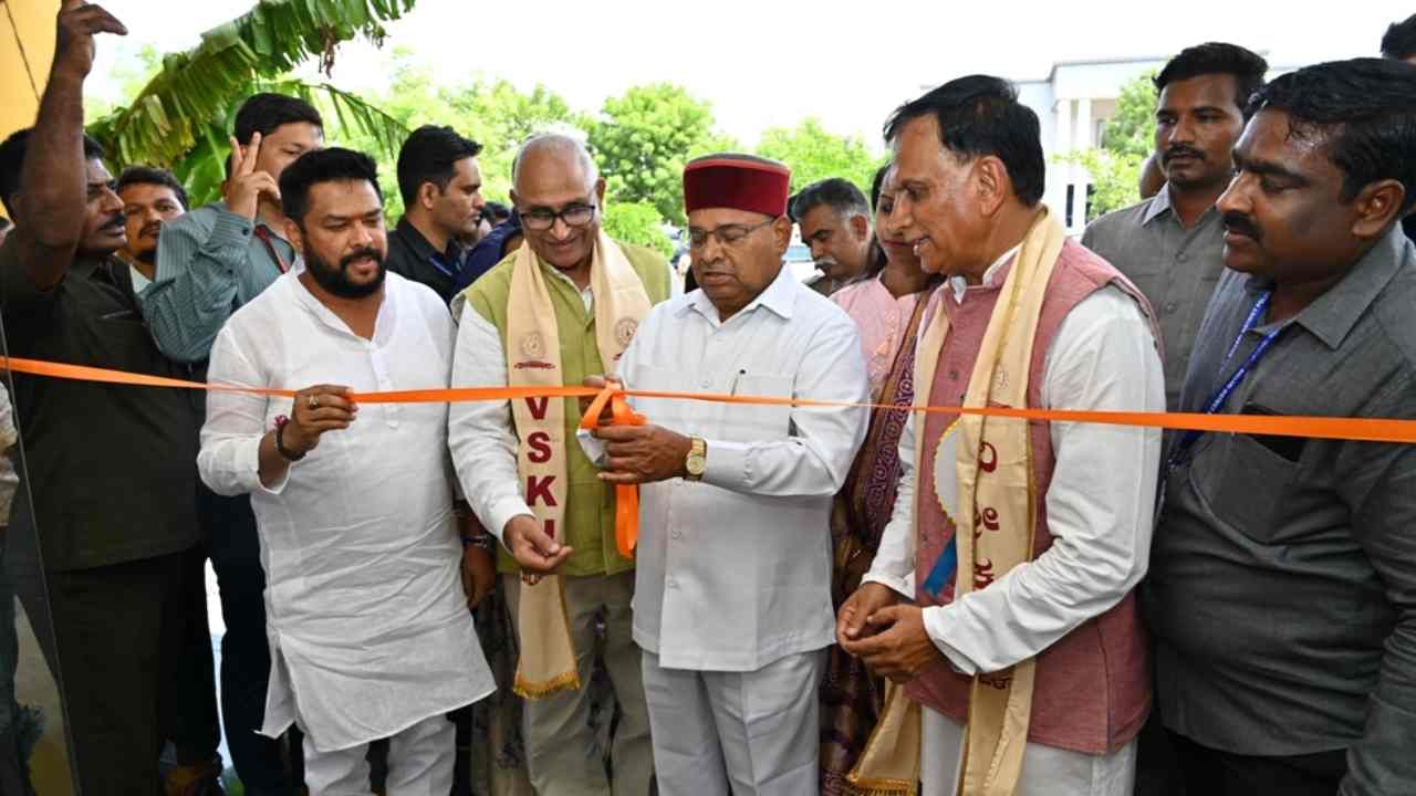 ವಿಎಸ್​ಕೆ‌ ವಿವಿ ಹೊಸ ಕಟ್ಟಡಗಳ ಉದ್ಘಾಟಣೆ: ಗೌರವ ಡಾಕ್ಟರೇಟ್ ಪ್ರದಾನ ಮಾಡಿದ ರಾಜ್ಯಪಾಲ ಥಾವರ್ ಚಂದ್ ಗೆಹ್ಲೋಟ್​​