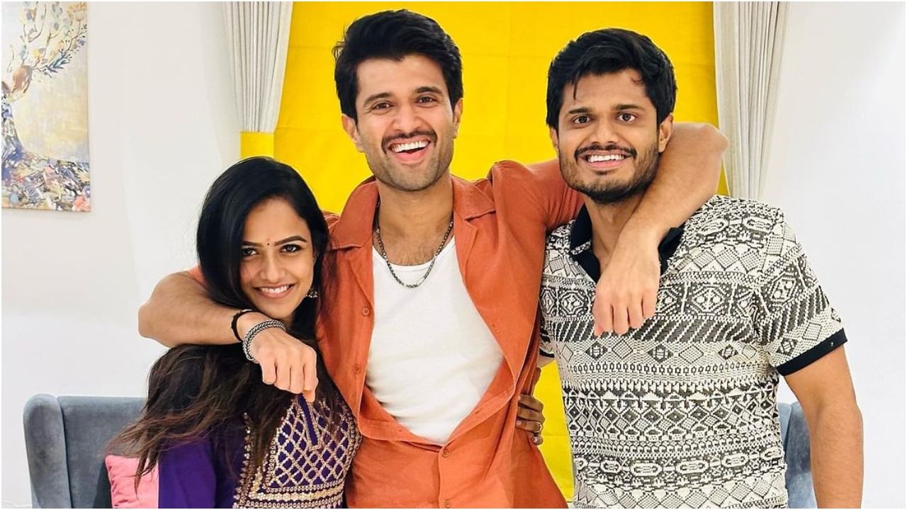 Baby Movie Collection: ‘ಅರ್ಜುನ್ ರೆಡ್ಡಿ’ ಚಿತ್ರದ ಲೈಫ್ಟೈಮ್ ಗಳಿಕೆ ಮೀರಿಸಿದ ‘ಬೇಬಿ’; ಅಣ್ಣನ ರೀತಿಯೇ ಮಿಂಚಿದ ಆನಂದ್ ದೇವರಕೊಂಡ Baby Movie Collection: ‘ಅರ್ಜುನ್ ರೆಡ್ಡಿ’ ಚಿತ್ರದ ಲೈಫ್ಟೈಮ್ ಗಳಿಕೆ ಮೀರಿಸಿದ ‘ಬೇಬಿ’; ಅಣ್ಣನ ರೀತಿಯೇ ಮಿಂಚಿದ ಆನಂದ್ ದೇವರಕೊಂಡ
