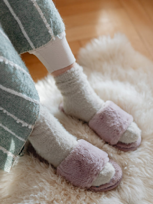 ಮನೆಯೊಳಗೆ ಚಪ್ಪಲಿ ಧರಿಸುವುದು ಉತ್ತಮವೇ? TV9 Kannada Wearing Slippers