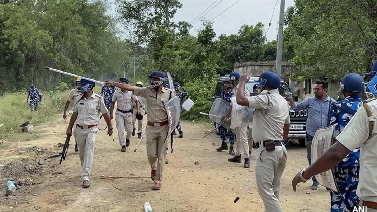ಪಶ್ಚಿಮ ಬಂಗಾಳದಲ್ಲಿ ಕಚ್ಚಾ ಬಾಂಬ್ ಸ್ಫೋಟ: ಟಿಎಂಸಿ ಕಾರ್ಯಕರ್ತ ಸಾವು, ಮತ್ತೋರ್ವನಿಗೆ ಗಾಯ ಪಶ್ಚಿಮ ಬಂಗಾಳದಲ್ಲಿ ಕಚ್ಚಾ ಬಾಂಬ್ ಸ್ಫೋಟ: ಟಿಎಂಸಿ ಕಾರ್ಯಕರ್ತ ಸಾವು, ಮತ್ತೋರ್ವನಿಗೆ ಗಾಯ