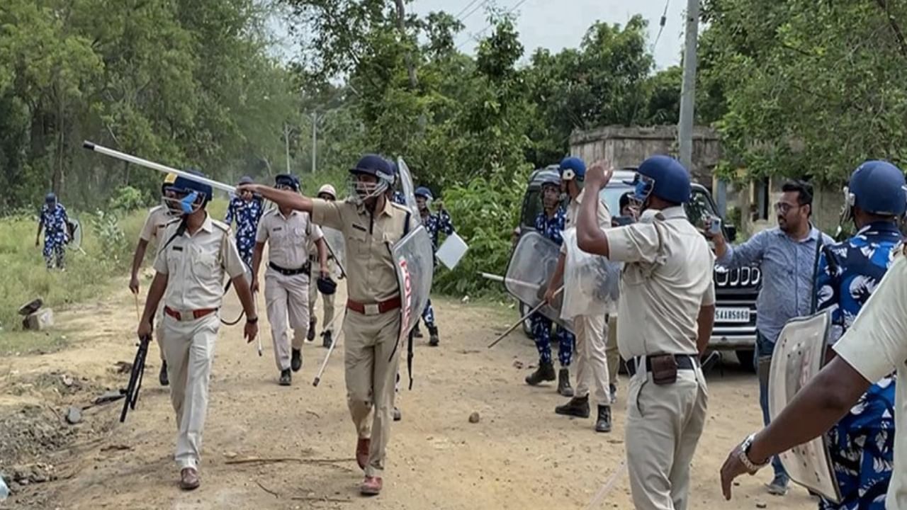 West Bengal Panchayat Election: ಪಶ್ಚಿಮ ಬಂಗಾಳ ಪಂಚಾಯತ್ ಚುನಾವಣೆ ವೇಳೆ ಹಿಂಸಾಚಾರ; 18 ಸಾವು West Bengal Panchayat Election: ಪಶ್ಚಿಮ ಬಂಗಾಳ ಪಂಚಾಯತ್ ಚುನಾವಣೆ ವೇಳೆ ಹಿಂಸಾಚಾರ; 18 ಸಾವು