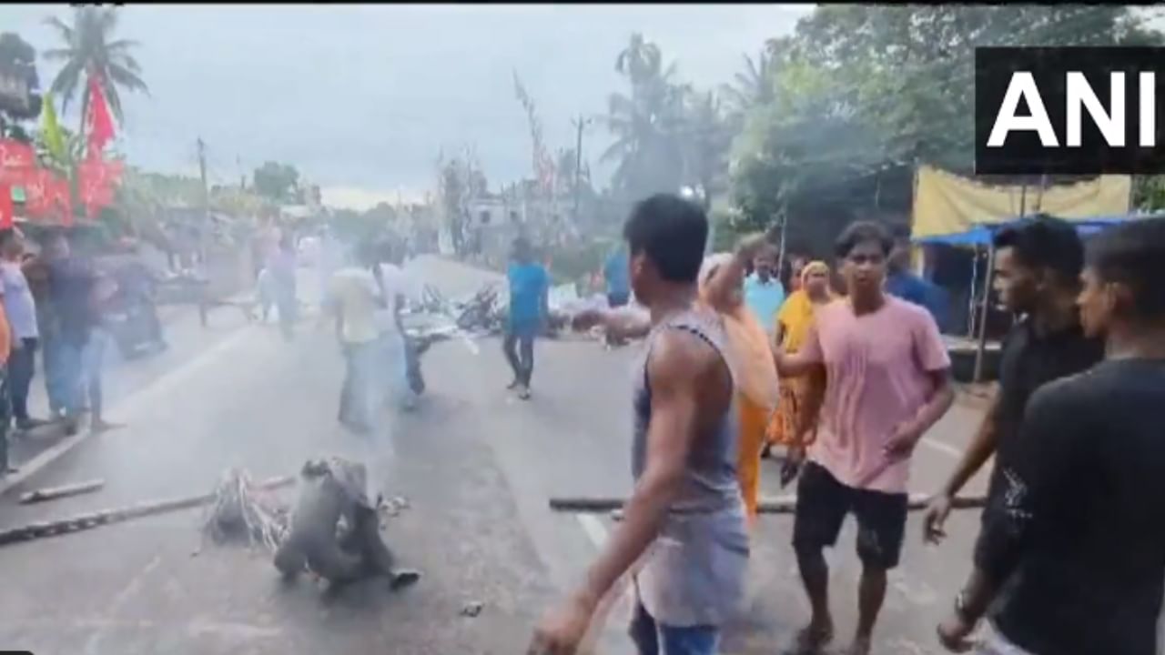 West Bengal Panchayat Election: ಮುರ್ಷಿದಾಬಾದ್, ದಿನಾಟಾದಲ್ಲಿ ಮತದಾನ ಸ್ಥಗಿತ; ಸಾವಿನ ಸಂಖ್ಯೆ 12ಕ್ಕೆ ಏರಿಕೆ West Bengal Panchayat Election: ಮುರ್ಷಿದಾಬಾದ್, ದಿನಾಟಾದಲ್ಲಿ ಮತದಾನ ಸ್ಥಗಿತ; ಸಾವಿನ ಸಂಖ್ಯೆ 12ಕ್ಕೆ ಏರಿಕೆ