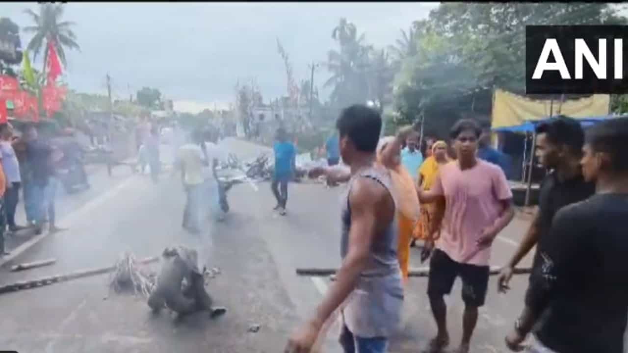 West Bengal Panchayat Election: ಮುರ್ಷಿದಾಬಾದ್, ದಿನಾಟಾದಲ್ಲಿ ಮತದಾನ ಸ್ಥಗಿತ; ಸಾವಿನ ಸಂಖ್ಯೆ 12ಕ್ಕೆ ಏರಿಕೆ West Bengal Panchayat Election: ಮುರ್ಷಿದಾಬಾದ್, ದಿನಾಟಾದಲ್ಲಿ ಮತದಾನ ಸ್ಥಗಿತ; ಸಾವಿನ ಸಂಖ್ಯೆ 12ಕ್ಕೆ ಏರಿಕೆ