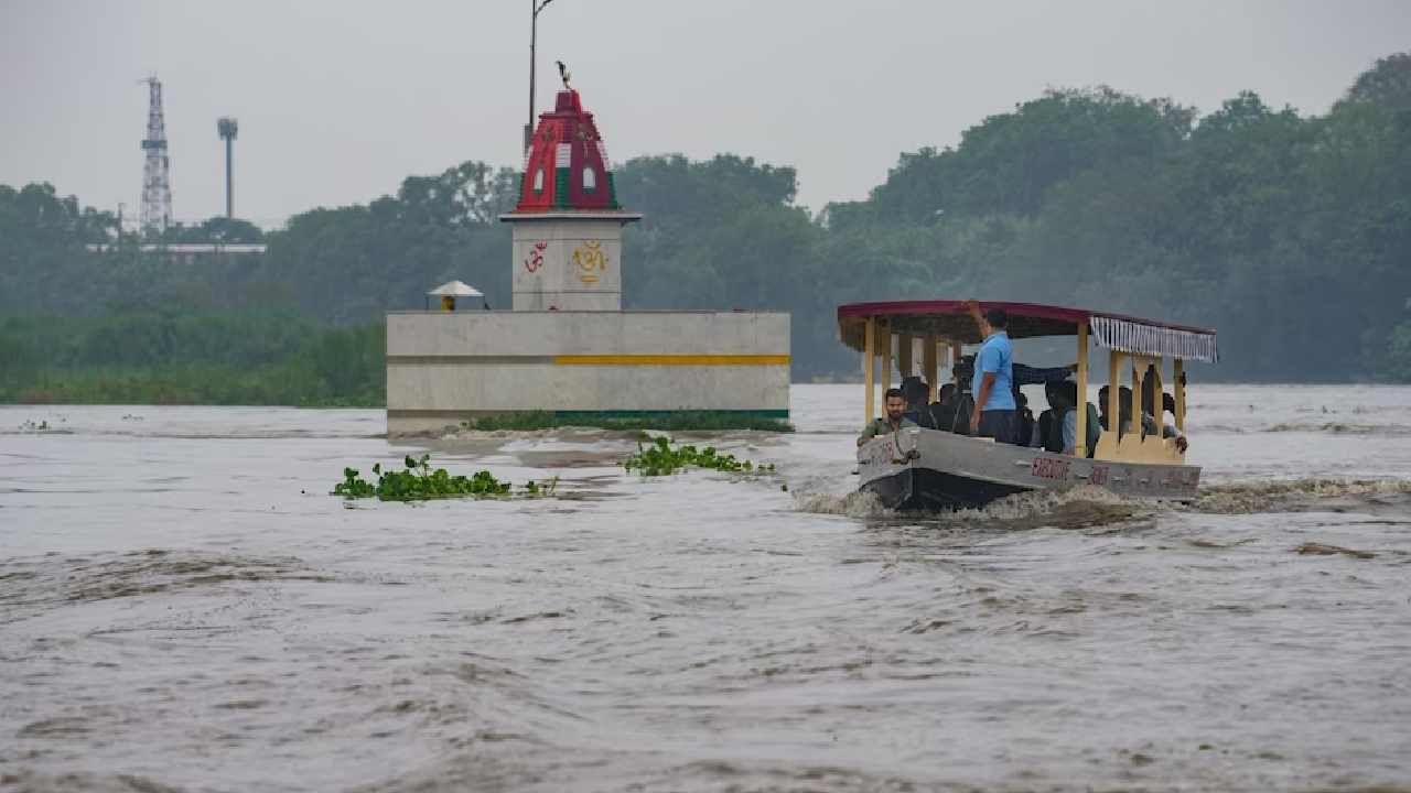 Delhi Rain: ಯಮುನಾ ನದಿ ನೀರಿನ ಮಟ್ಟ ಮತ್ತಷ್ಟು ಏರಿಕೆ, ಸಿಎಂ ಅರವಿಂದ್ ಕೇಜ್ರಿವಾಲ್ ಮನೆಯವರೆಗೂ ಬಂತು ನೀರು