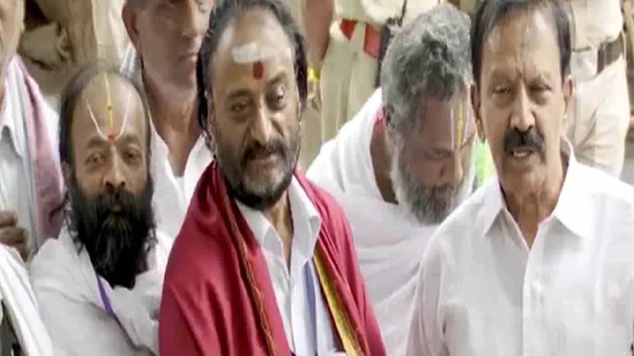 ಸಿಎಂ ಸಿದ್ಧರಾಮಯ್ಯರನ್ನು ಭೇಟಿ ಮಾಡಿದ ರಾಜ್ಯ ಅರ್ಚಕರ ಒಕ್ಕೂಟ: ನಿವೃತ್ತಿ ವಯಸ್ಸಿನ ಮಿತಿ ರದ್ದು ಮಾಡುವಂತೆ ಮನವಿ