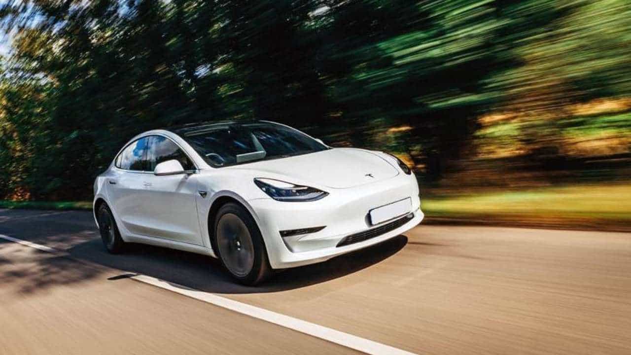 Tesla in India: ಭಾರತದಲ್ಲಿ ಕಾರು ತಯಾರಿಸಲು ಟೆಸ್ಲಾ ಉತ್ಸಾಹ; 20 ಲಕ್ಷ ರೂಗೆ ಬರಲಿದೆ ಗುಣಮಟ್ಟದ ಎಲೆಕ್ಟ್ರಿಕ್ ಗಾಡಿ Tesla in India: ಭಾರತದಲ್ಲಿ ಕಾರು ತಯಾರಿಸಲು ಟೆಸ್ಲಾ ಉತ್ಸಾಹ; 20 ಲಕ್ಷ ರೂಗೆ ಬರಲಿದೆ ಗುಣಮಟ್ಟದ ಎಲೆಕ್ಟ್ರಿಕ್ ಗಾಡಿ